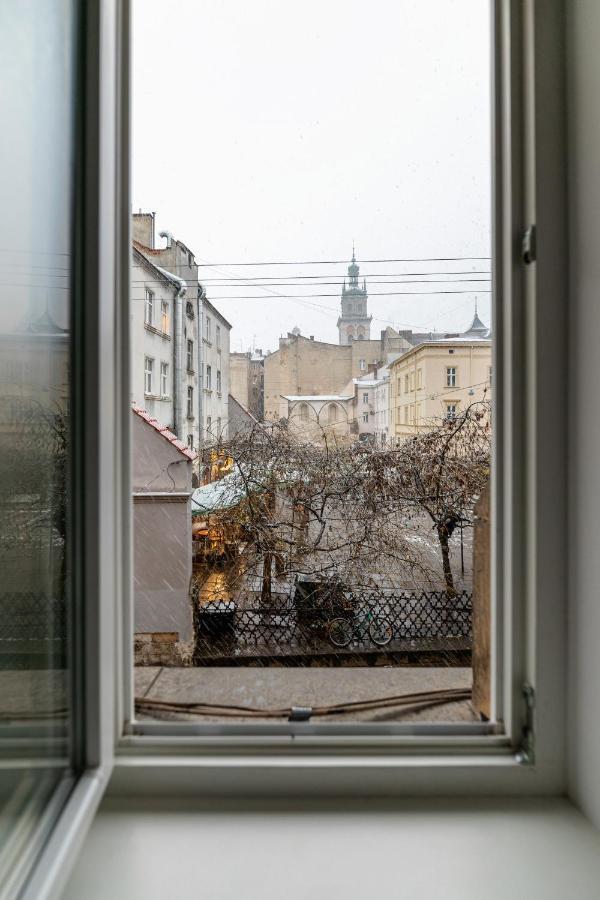 3 Room Apartments , Rohatyntsyv Street リヴィウ エクステリア 写真