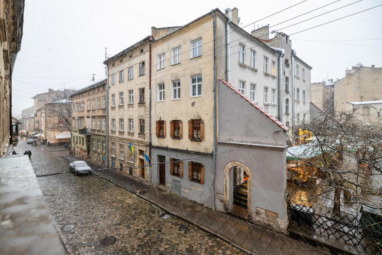 3 Room Apartments , Rohatyntsyv Street リヴィウ エクステリア 写真